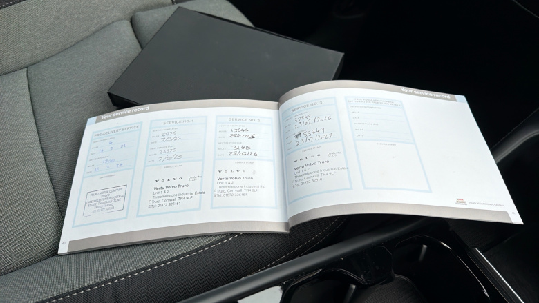 Volvo XC40 2.0 B3P Plus Dark 5dr Auto Petrol Estate